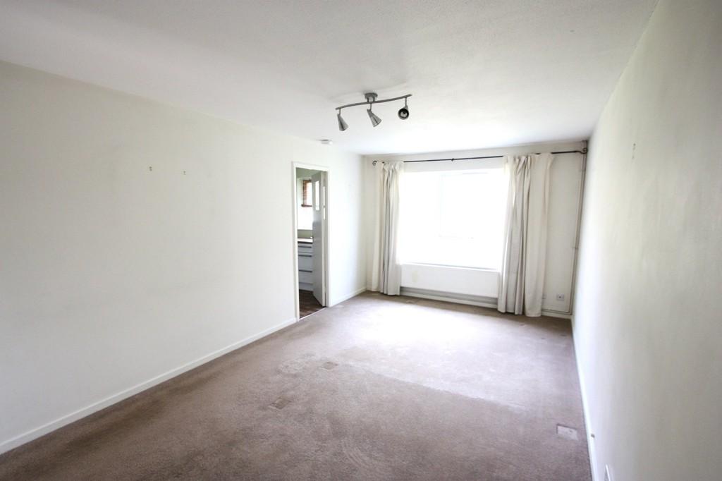 Sanderstead, South Croydon 2 bed flat to rent £1,100 pcm (£254 pw)