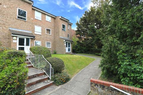 12 Montana Close, South Croydon, CR2 0AT