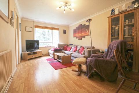 12 Montana Close, South Croydon, CR2 0AT
