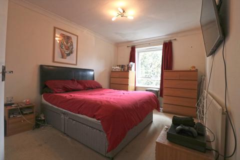 12 Montana Close, South Croydon, CR2 0AT