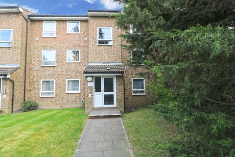 12 Montana Close, South Croydon, CR2 0AT
