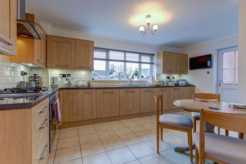58 Priest Meadow Close, Astwood Bank, Redditch, B96 6HT