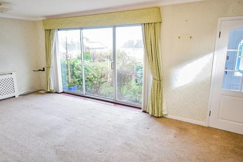 6 Iola Drive, Old Colwyn, Colwyn Bay, LL29 9DN