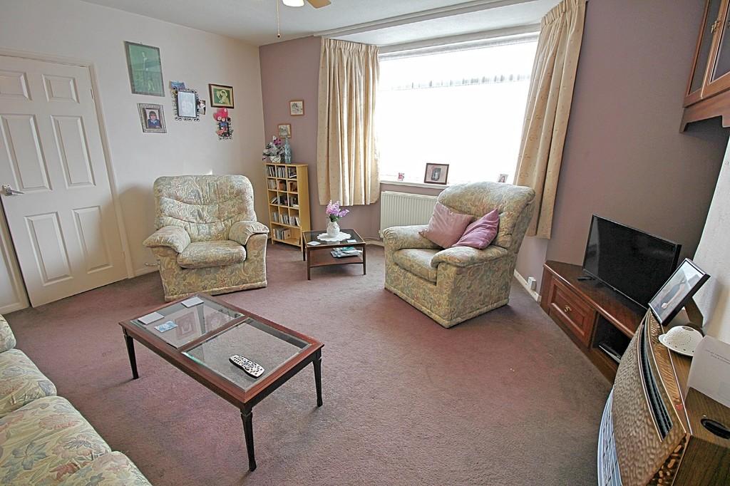 Holmden Avenue, Wigston 3 bed semidetached house £215,000