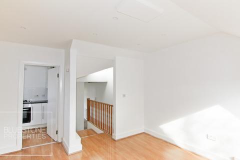 2 bedroom flat to rent, Rosendale Road, Norwood