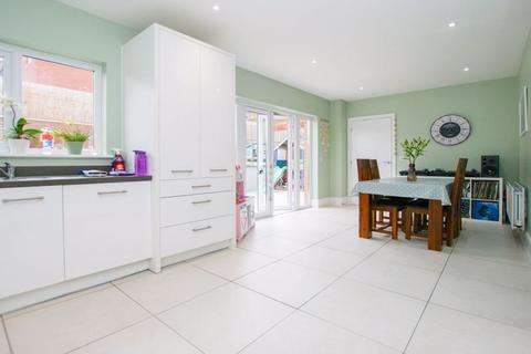 4 Bishops Way, Exeter, EX2 7PF