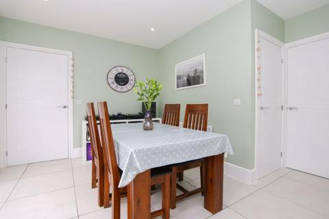 4 Bishops Way, Exeter, EX2 7PF