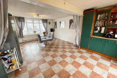 37 Blackthorn Road, Houghton Regis, Dunstable, LU5 5JP
