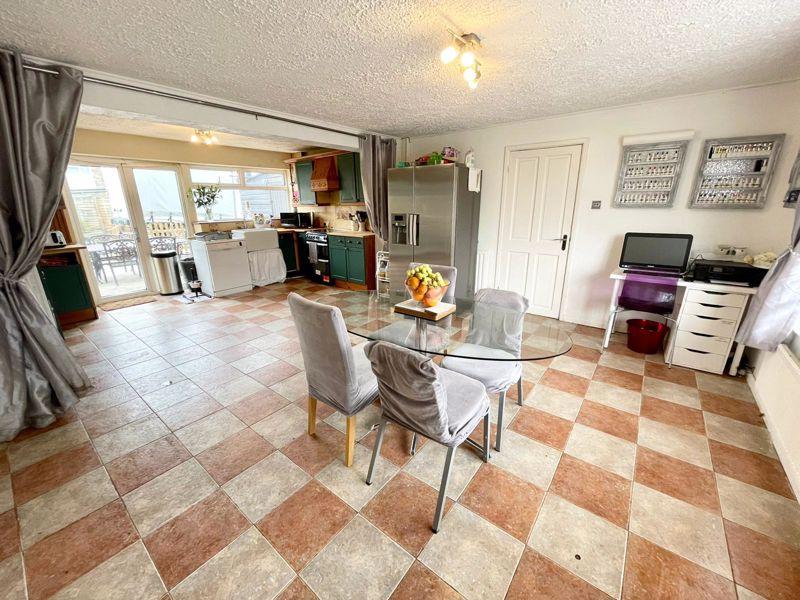Kitchen &amp; Dining...
