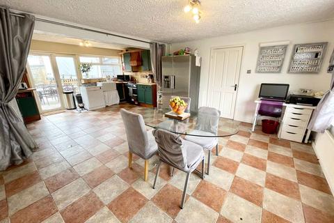 37 Blackthorn Road, Houghton Regis, Dunstable, LU5 5JP