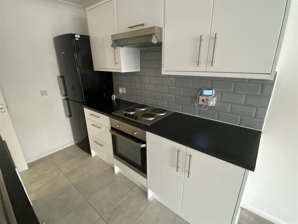 Deana Court, Dalton Street, Gillingham 1 bed flat £575 pcm (£133 pw)