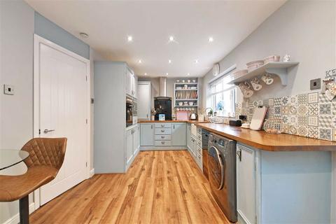 101 Cobnar Road, Sheffield, S8 8QD