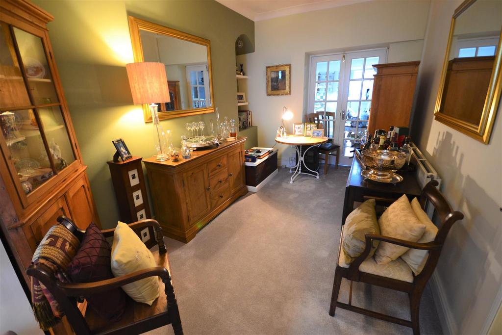 Dining area.jpg