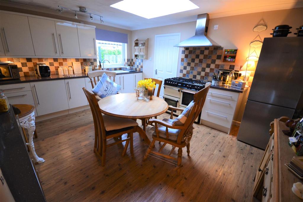 Kitchen 1 .jpg