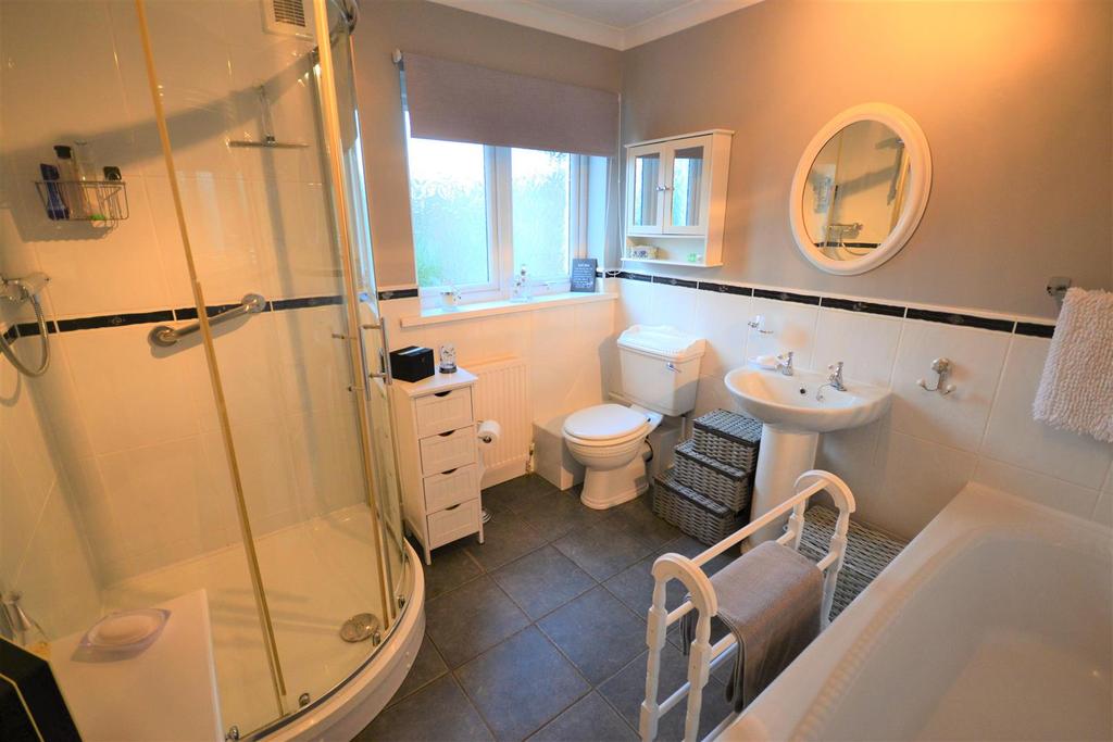 Bathroom (2).jpg
