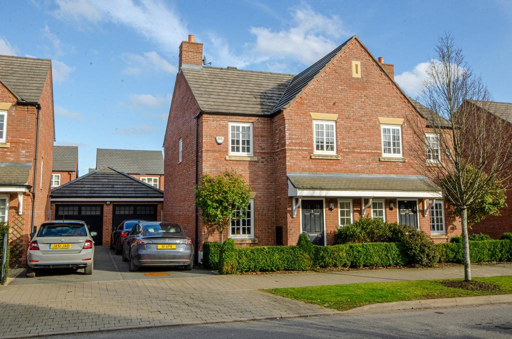 Armitage Way, Winnington, Northwich, CW8 3 bed semidetached house £