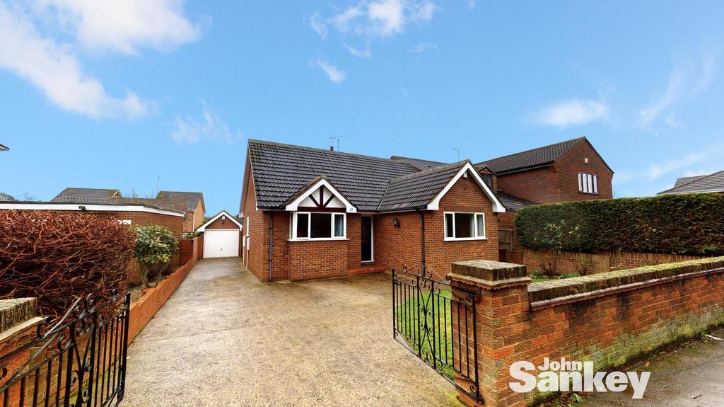 Kingsley Avenue, Mansfield Woodhouse... 2 bed detached bungalow £250,000