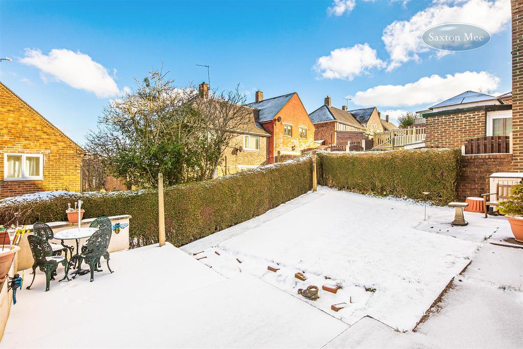 Lee Avenue, Deepcar, Sheffield S36 3 bed semidetached house £135,000