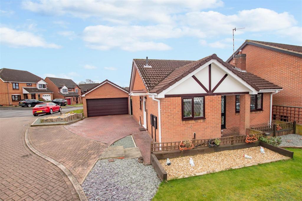 Beaufort Court, West Bridgford... 3 bed detached bungalow £365,000