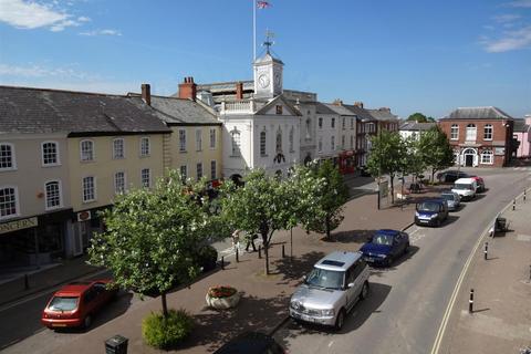 19 Barnstaple Street, South Molton, EX36 3BQ