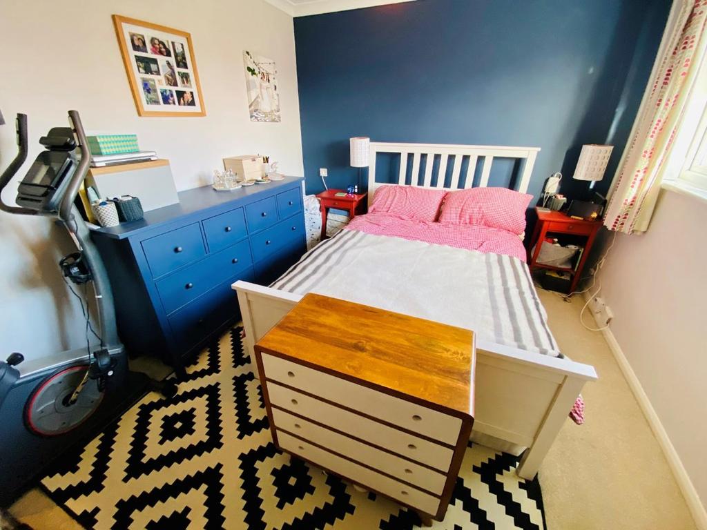 Bed1.jpg