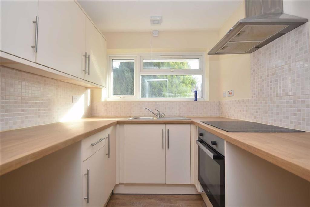 Queens Court, Ledbury, Herefordshire 2 bed semidetached bungalow £