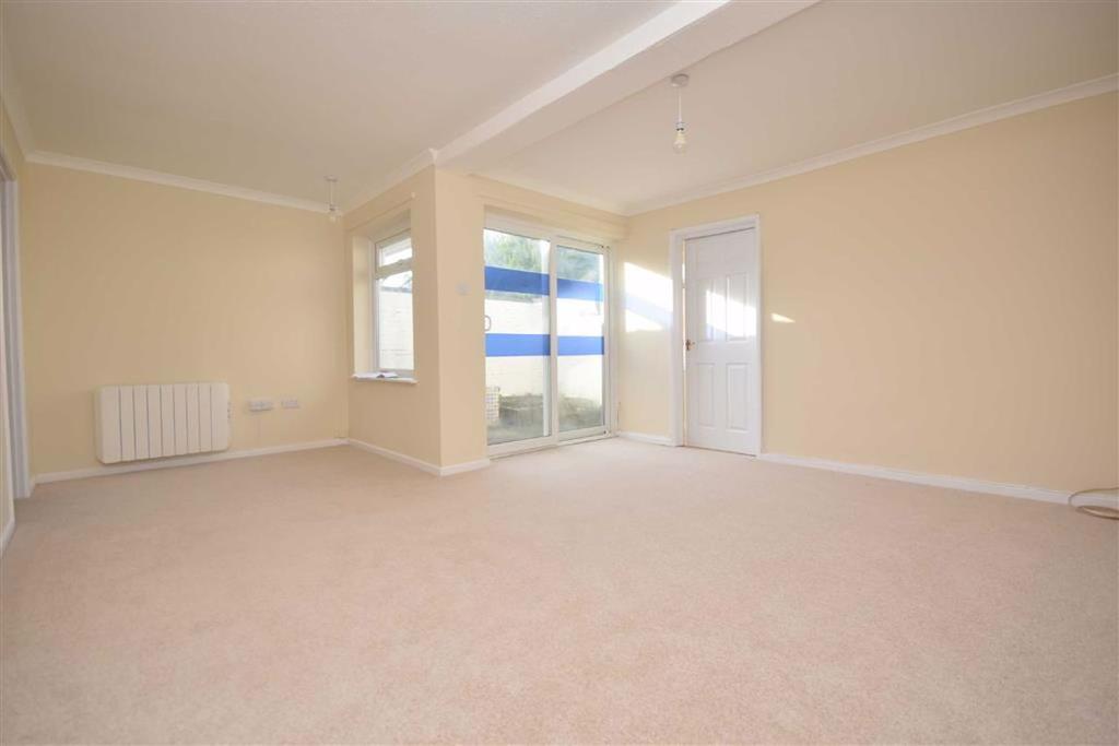 Queens Court, Ledbury, Herefordshire 2 bed semidetached bungalow £