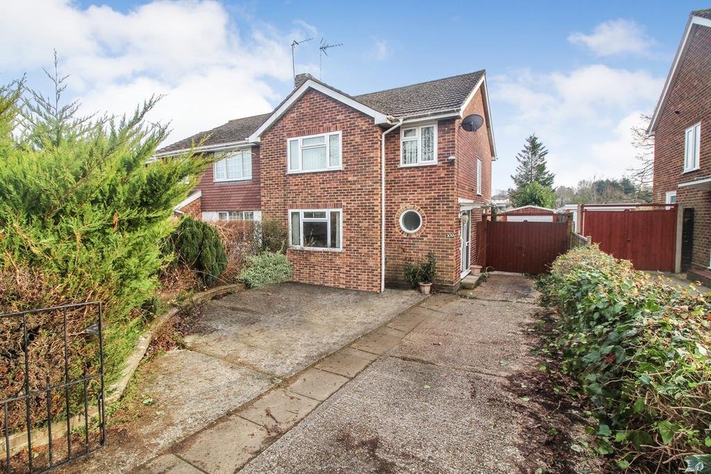 Fairford Road, Tilehurst, READING, RG31 3 bed semidetached house £