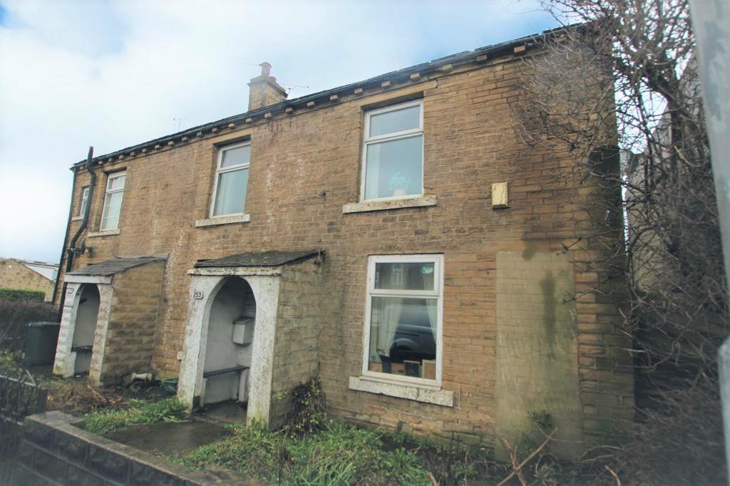 Cutler Heights Lane, Bradford 3 bed semidetached house £70,000