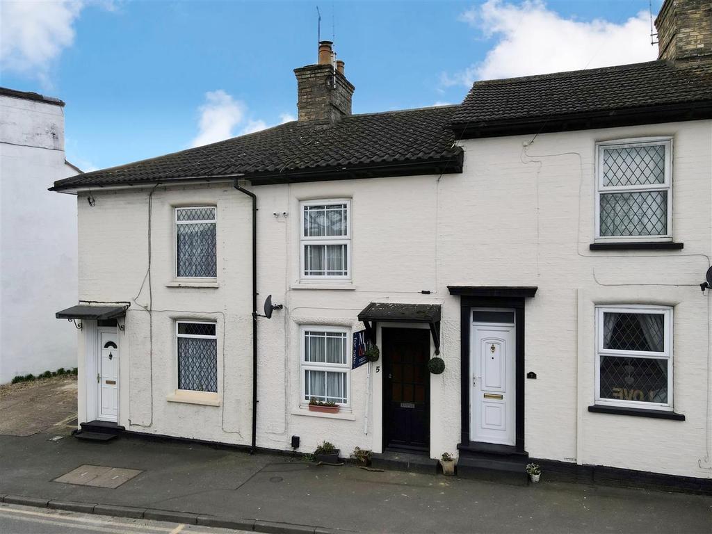 Stoke Road, Leighton Buzzard 3 bed terraced house £240,000