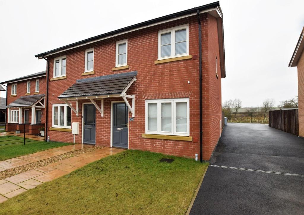 Spinney Hill, Oakham 2 bed semidetached house £80,000