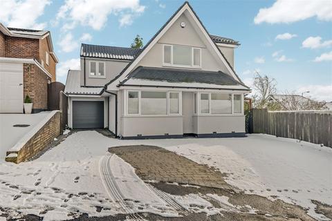 2 Boyce Green, Benfleet, SS7 5LF