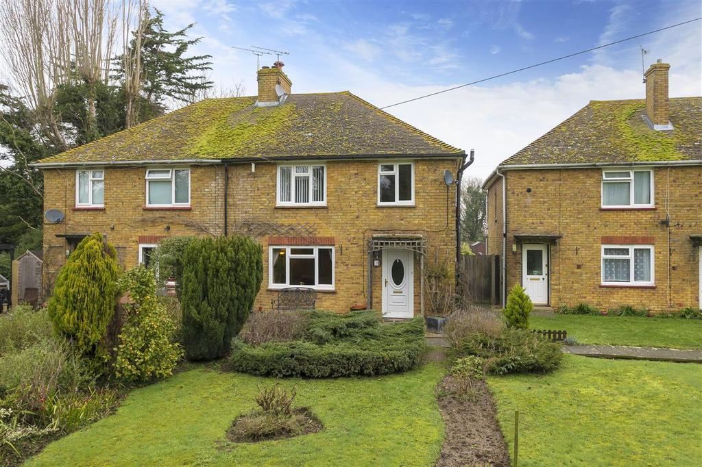 Manor Cottages, Hernhill 3 bed semidetached house £365,000
