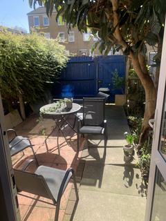 4 bedroom house to rent, Crosby Walk, Dalston, E8