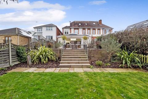 15 Fanshawe Crescent, Hornchurch, RM11 2DD