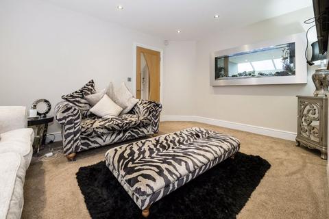 15 Fanshawe Crescent, Hornchurch, RM11 2DD