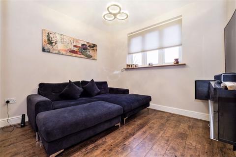 15 Fanshawe Crescent, Hornchurch, RM11 2DD