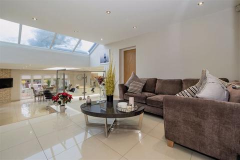 15 Fanshawe Crescent, Hornchurch, RM11 2DD