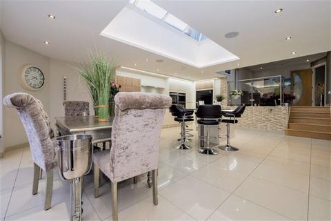 15 Fanshawe Crescent, Hornchurch, RM11 2DD