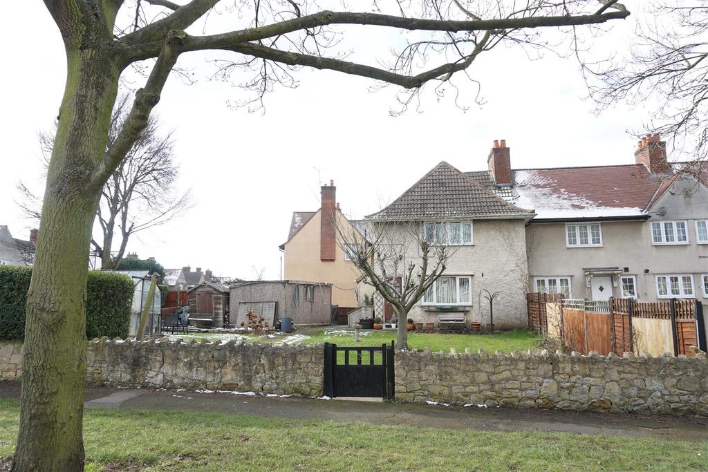 Central Avenue, Woodlands, Doncaster 3 bed house £85,000