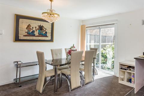 11 Hillview, London, SW20 0TA