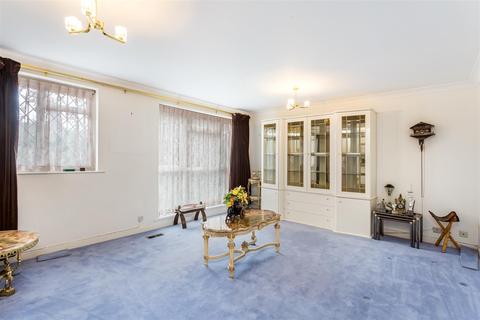 11 Hillview, London, SW20 0TA
