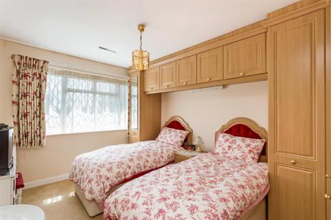11 Hillview, London, SW20 0TA