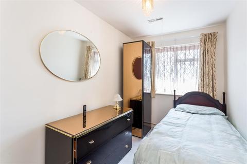 11 Hillview, London, SW20 0TA