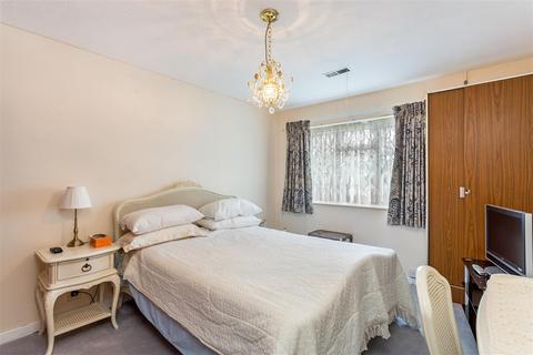 11 Hillview, London, SW20 0TA
