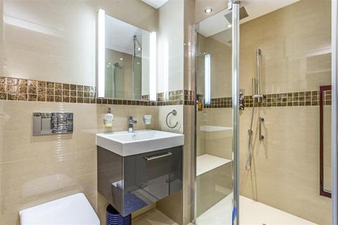 11 Hillview, London, SW20 0TA