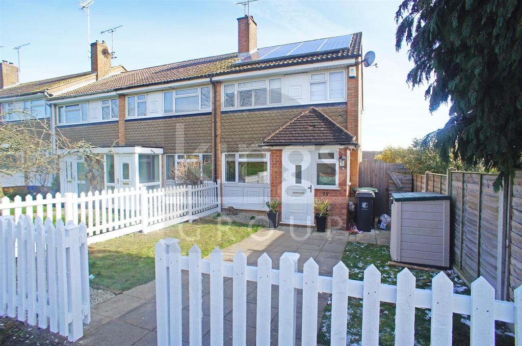 Chequers Walk, Waltham Abbey 3 bed end of terrace house £360,000