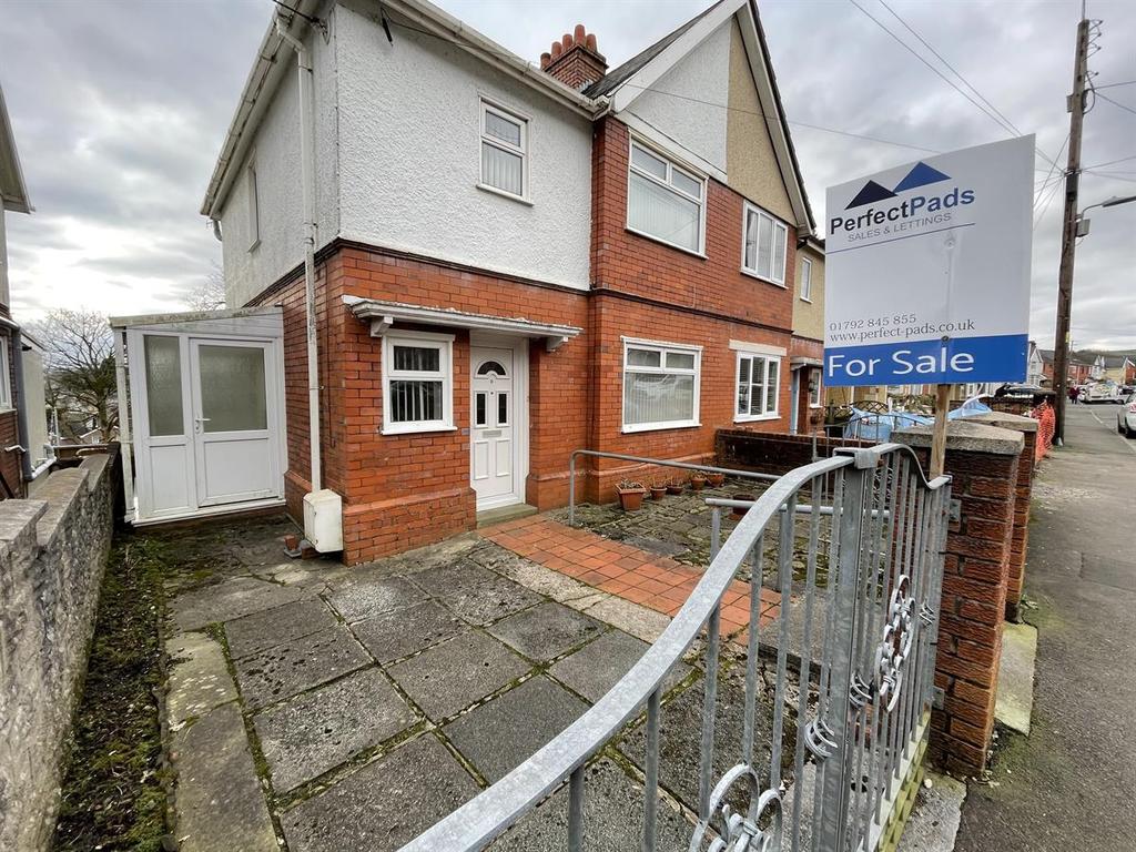 Grove Road, Clydach, Swansea 2 bed semidetached house £105,000
