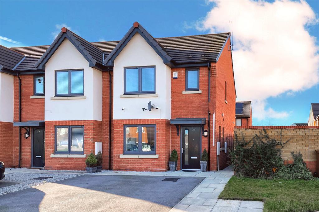 Twickenham Close, Hull, HU8 3 bed end of terrace house £150,000