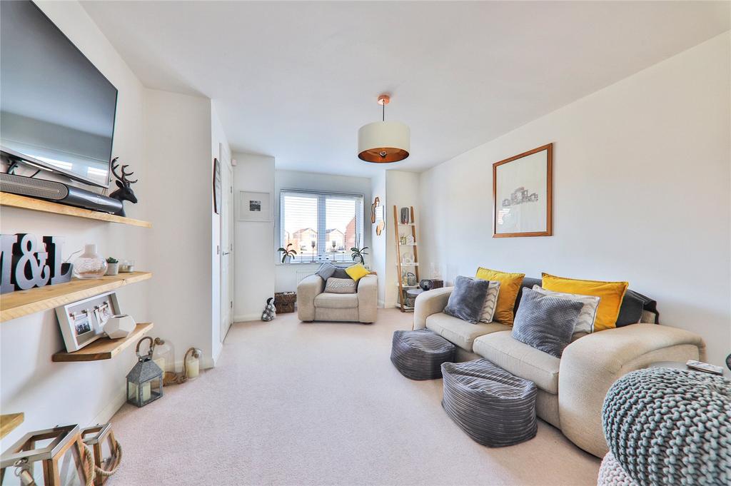 Twickenham Close, Hull, HU8 3 bed end of terrace house £150,000